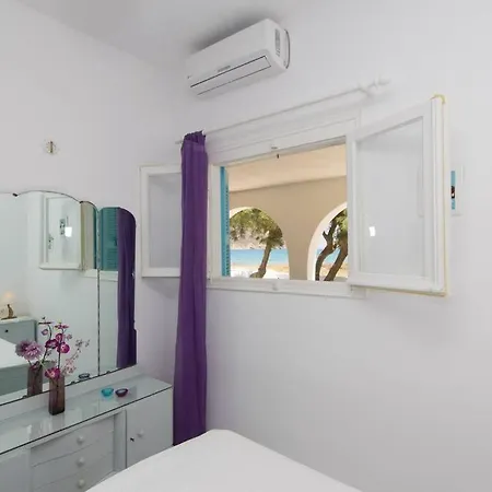 Wave Lullaby, Peaceful Beachfront Retreat In Paros Holiday home Molos (Paros)