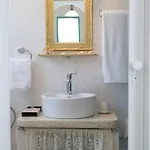 度假居 Wave Lullaby, Peaceful Beachfront Retreat In Paros 莫罗斯帕罗