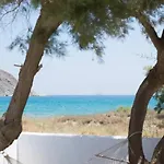 Wave Lullaby, Peaceful Beachfront Retreat In Paros 度假居 *