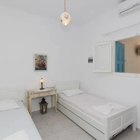 Wave Lullaby, Peaceful Beachfront Retreat In Paros בית נופש