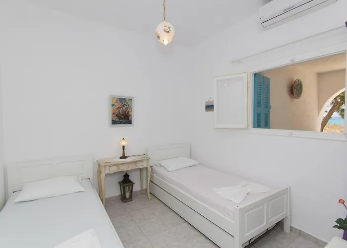 Wave Lullaby, Peaceful Beachfront Retreat In Paros 別荘