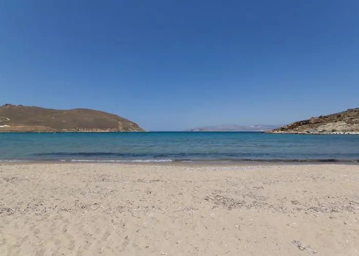 Dom wakacyjny Wave Lullaby, Peaceful Beachfront Retreat In Paros *